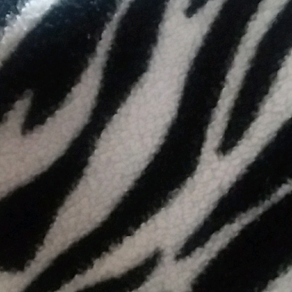 Meet the Posher Other - Meet your Posher, Liliane